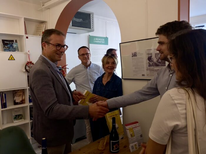 Aldric Tourres - rencontre avec le public pendant le vernissage du roman L'Appel des vignes