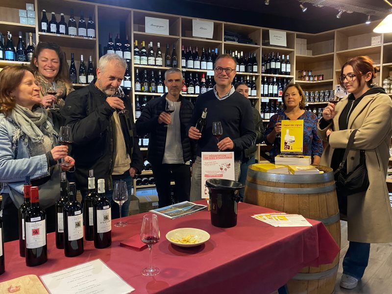 Dégustation vins Terasses du Larzac par Aldric Tourres chez Vignes & Saveurs à Joinville-Le-Pont